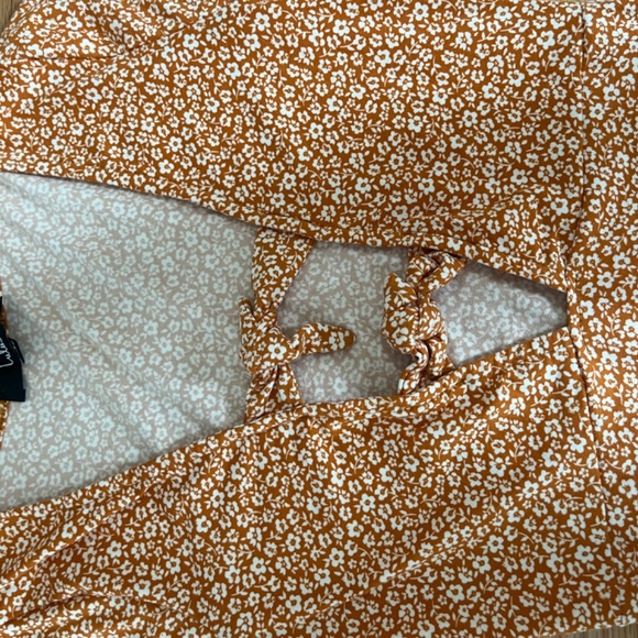 NWT Summertime Lover Rust Orange Floral Print Tie-Front Bodysuit - Picture 6 of 8